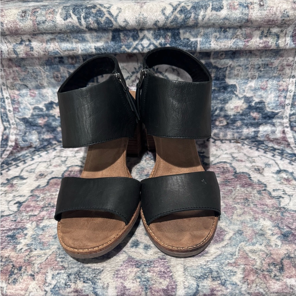 Tom’s block heel  Black Leather Sandals size 9